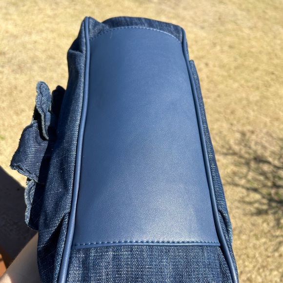 Elegant Navy Floral Handbag - Picture 9 of 13